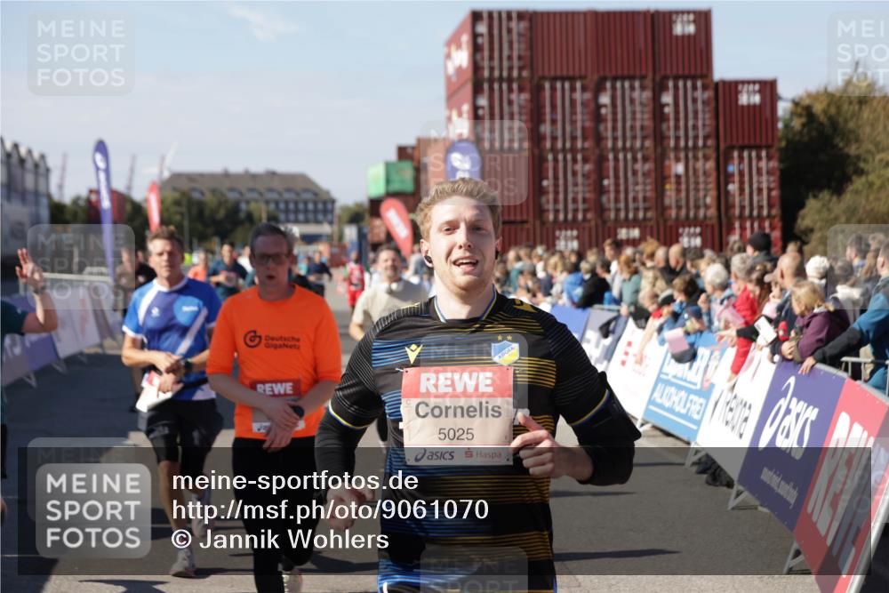 03.10.2025 - Köhlbrandbrückenlauf Jannik Wohlers http://msf.ph/oto/9061070 03.10.2025 13:13:15 Ziel 4191, 4193, 4223, 4373, 4463, 4513, 4583, 4748, 4853, 5025, 5034, 5204, 5678, 5852, 6393, 6705, 6725, 6742, 6755, 6788, 6789, 6818 meine-sportfotos.de