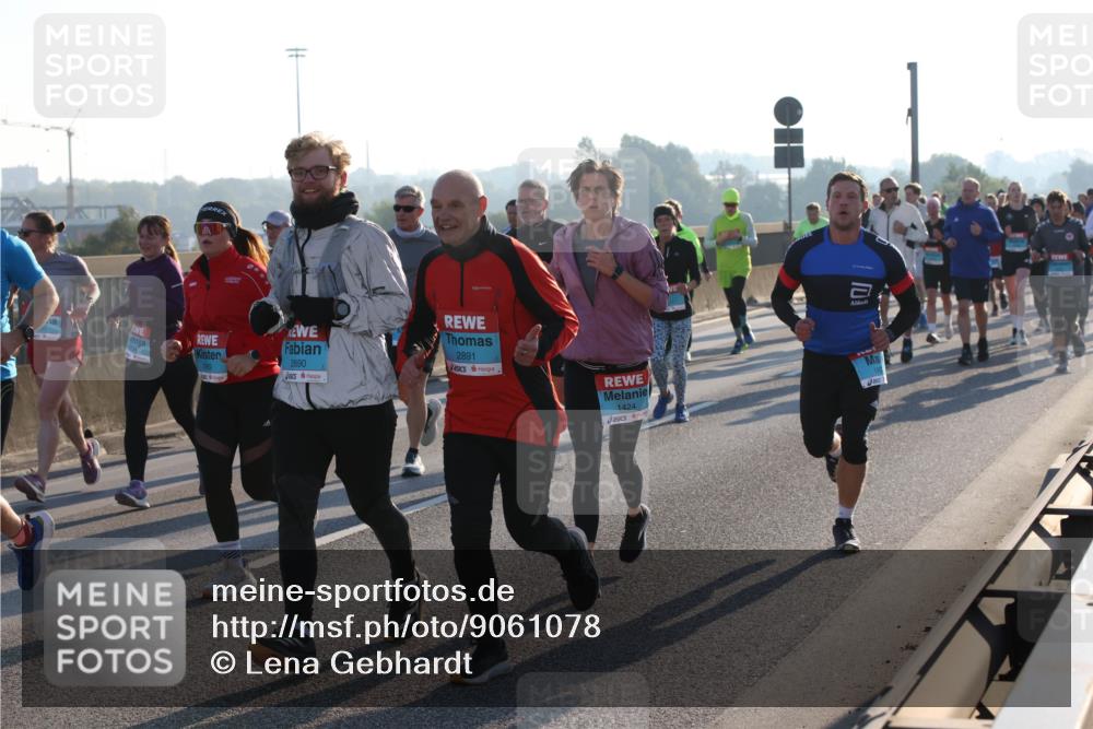 03.10.2025 - Köhlbrandbrückenlauf Lena Gebhardt http://msf.ph/oto/9061078 03.10.2025 09:19:35 Position 1 2890, 2891, 1424 meine-sportfotos.de