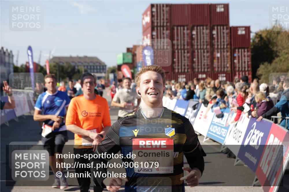 03.10.2025 - Köhlbrandbrückenlauf Jannik Wohlers http://msf.ph/oto/9061079 03.10.2025 13:13:15 Ziel 4191, 4193, 4223, 4373, 4463, 4513, 4583, 4748, 4853, 5025, 5034, 5204, 5678, 5852, 6393, 6705, 6725, 6742, 6755, 6788, 6789, 6818 meine-sportfotos.de