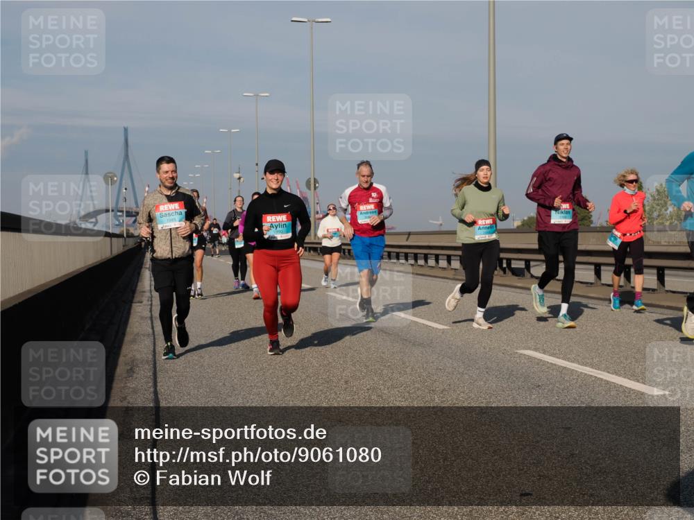 03.10.2025 - Köhlbrandbrückenlauf Fabian Wolf http://msf.ph/oto/9061080 03.10.2025 10:05:32 Position 3 1983, 1990 meine-sportfotos.de