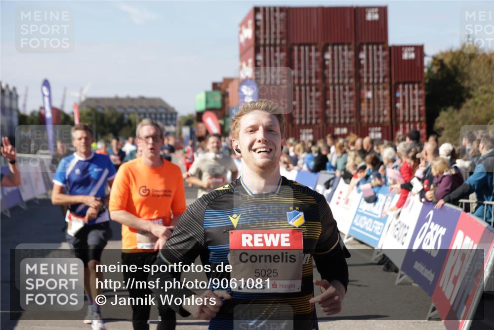 03.10.2025 - Köhlbrandbrückenlauf Jannik Wohlers http://msf.ph/oto/9061081 03.10.2025 13:13:15 Ziel 4191, 4193, 4223, 4373, 4463, 4513, 4583, 4748, 4853, 5025, 5034, 5204, 5678, 5852, 6393, 6705, 6725, 6742, 6755, 6788, 6789, 6818 meine-sportfotos.de