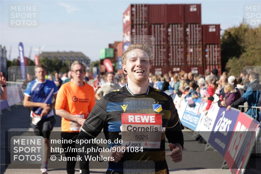 03.10.2025 - Köhlbrandbrückenlauf Jannik Wohlers http://msf.ph/oto/9061084 03.10.2025 13:13:15 Ziel 4191, 4193, 4223, 4373, 4463, 4513, 4583, 4748, 4853, 5025, 5034, 5204, 5678, 5852, 6393, 6705, 6725, 6742, 6755, 6788, 6789, 6818 meine-sportfotos.de