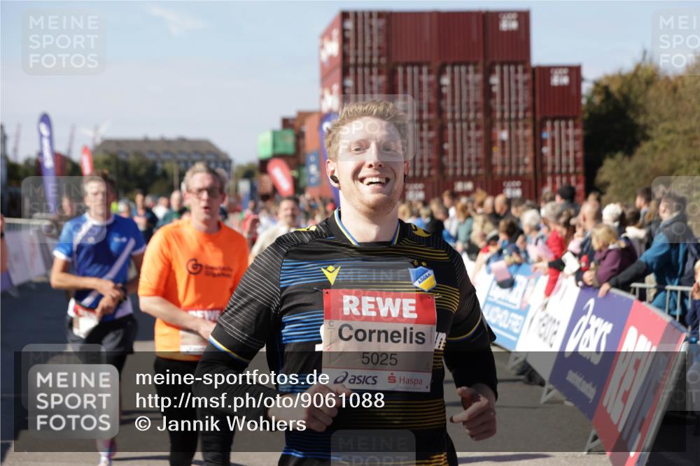 03.10.2025 - Köhlbrandbrückenlauf Jannik Wohlers http://msf.ph/oto/9061088 03.10.2025 13:13:15 Ziel 4191, 4193, 4223, 4373, 4463, 4513, 4583, 4748, 4853, 5025, 5034, 5204, 5678, 5852, 6393, 6705, 6725, 6742, 6755, 6788, 6789, 6818 meine-sportfotos.de
