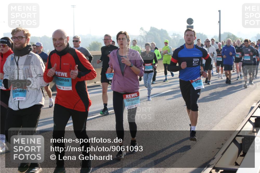 03.10.2025 - Köhlbrandbrückenlauf Lena Gebhardt http://msf.ph/oto/9061093 03.10.2025 09:19:36 Position 1 2890, 2891, 1424, 190 meine-sportfotos.de