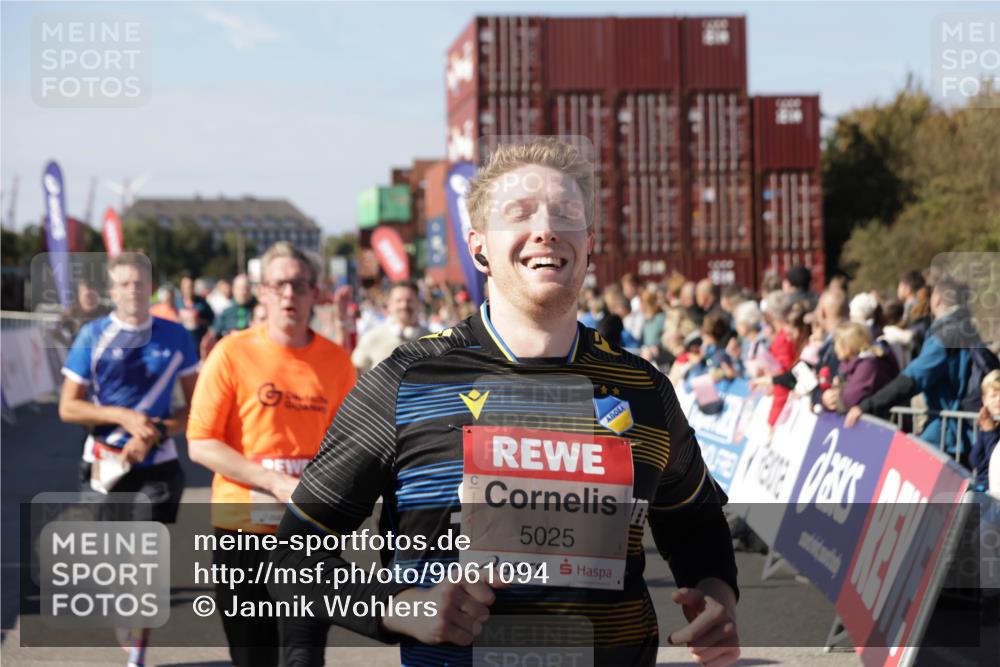 03.10.2025 - Köhlbrandbrückenlauf Jannik Wohlers http://msf.ph/oto/9061094 03.10.2025 13:13:16 Ziel 4191, 4193, 4223, 4373, 4463, 4513, 4583, 4853, 5025, 5034, 5204, 5678, 5852, 6393, 6705, 6725, 6742, 6755, 6788, 6789, 6818 meine-sportfotos.de