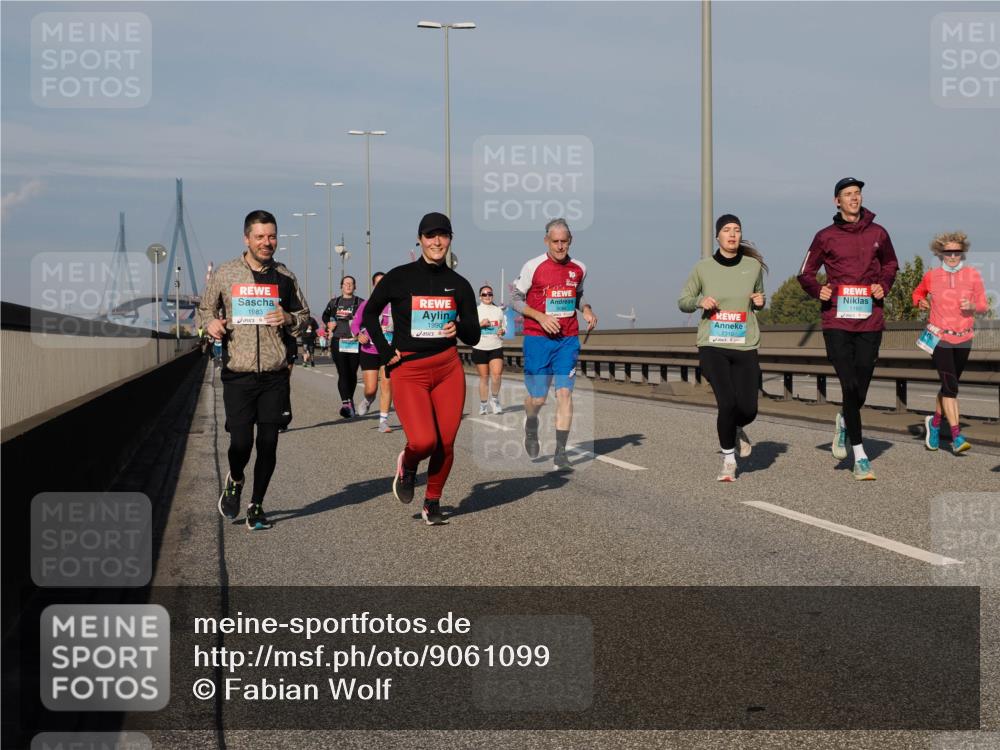 03.10.2025 - Köhlbrandbrückenlauf Fabian Wolf http://msf.ph/oto/9061099 03.10.2025 10:05:33 Position 3 10, 1983, 1990, 3088, 2310 meine-sportfotos.de