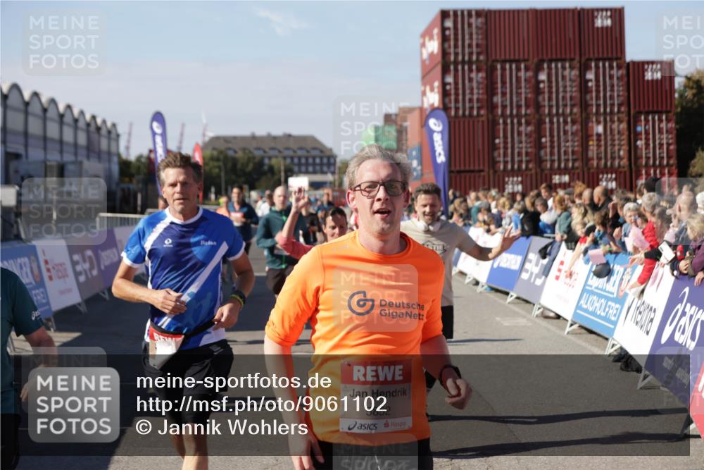 03.10.2025 - Köhlbrandbrückenlauf Jannik Wohlers http://msf.ph/oto/9061102 03.10.2025 13:13:16 Ziel 4191, 4193, 4223, 4373, 4463, 4513, 4583, 4853, 5025, 5034, 5204, 5678, 5852, 6393, 6705, 6725, 6742, 6755, 6788, 6789, 6818 meine-sportfotos.de