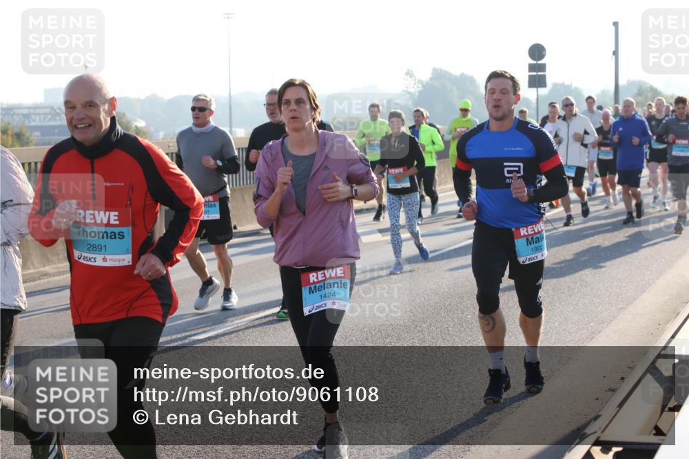 03.10.2025 - Köhlbrandbrückenlauf Lena Gebhardt http://msf.ph/oto/9061108 03.10.2025 09:19:36 Position 1 2891, 1424, 1902 meine-sportfotos.de