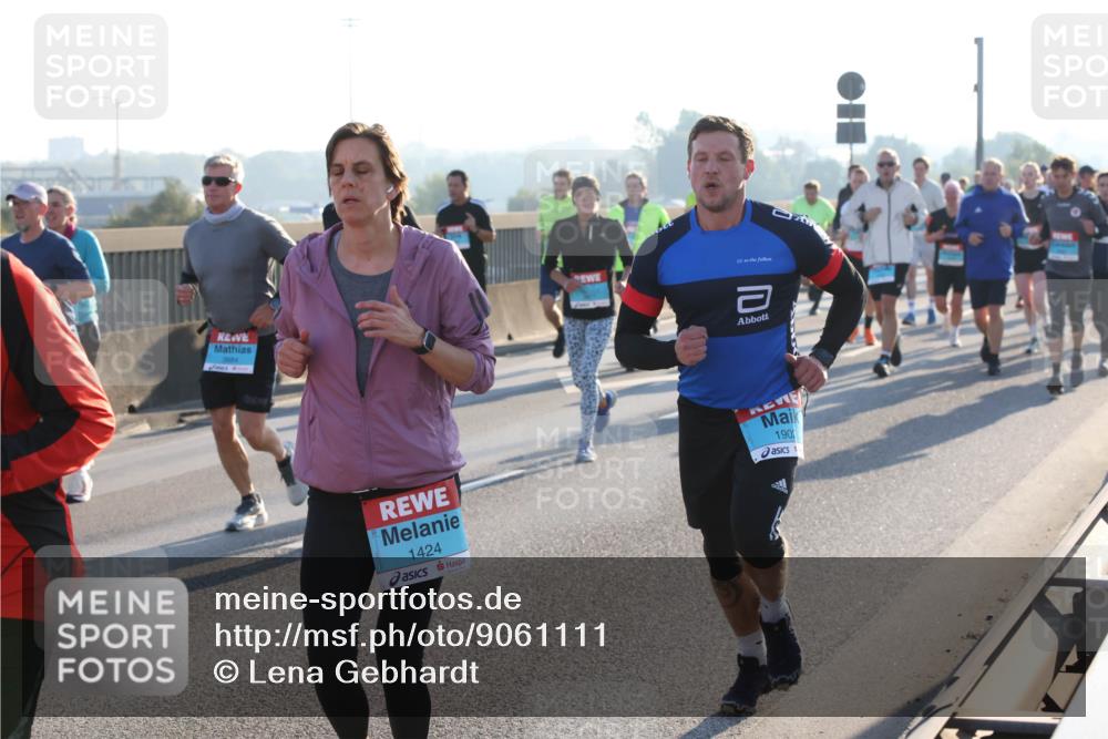 03.10.2025 - Köhlbrandbrückenlauf Lena Gebhardt http://msf.ph/oto/9061111 03.10.2025 09:19:36 Position 1 1424, 190 meine-sportfotos.de