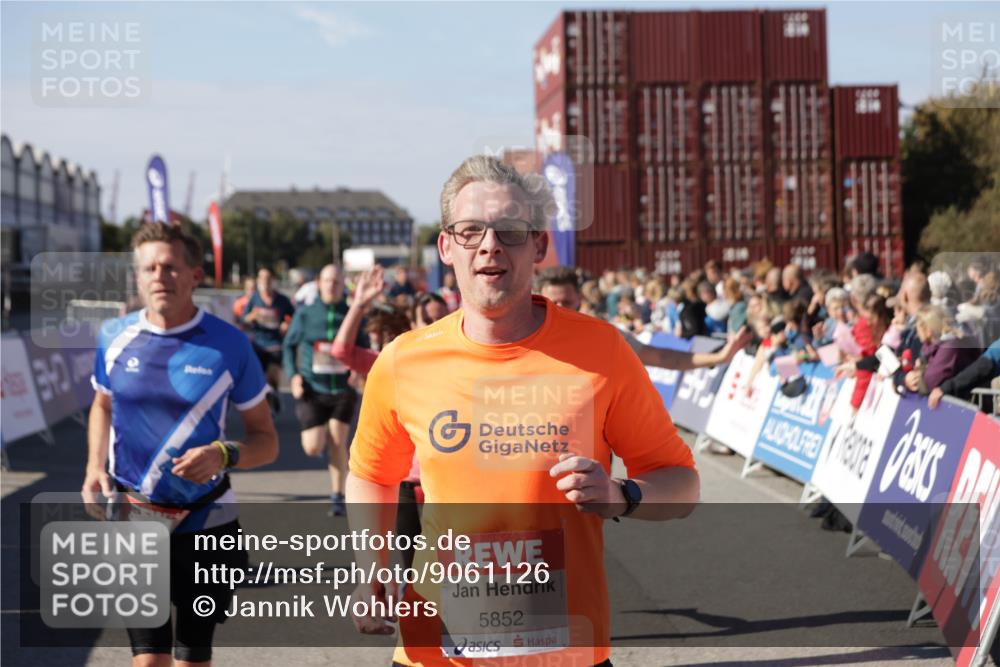03.10.2025 - Köhlbrandbrückenlauf Jannik Wohlers http://msf.ph/oto/9061126 03.10.2025 13:13:16 Ziel 4191, 4193, 4223, 4373, 4463, 4513, 4583, 4853, 5025, 5034, 5204, 5678, 5852, 6393, 6705, 6725, 6742, 6755, 6788, 6789, 6818 meine-sportfotos.de