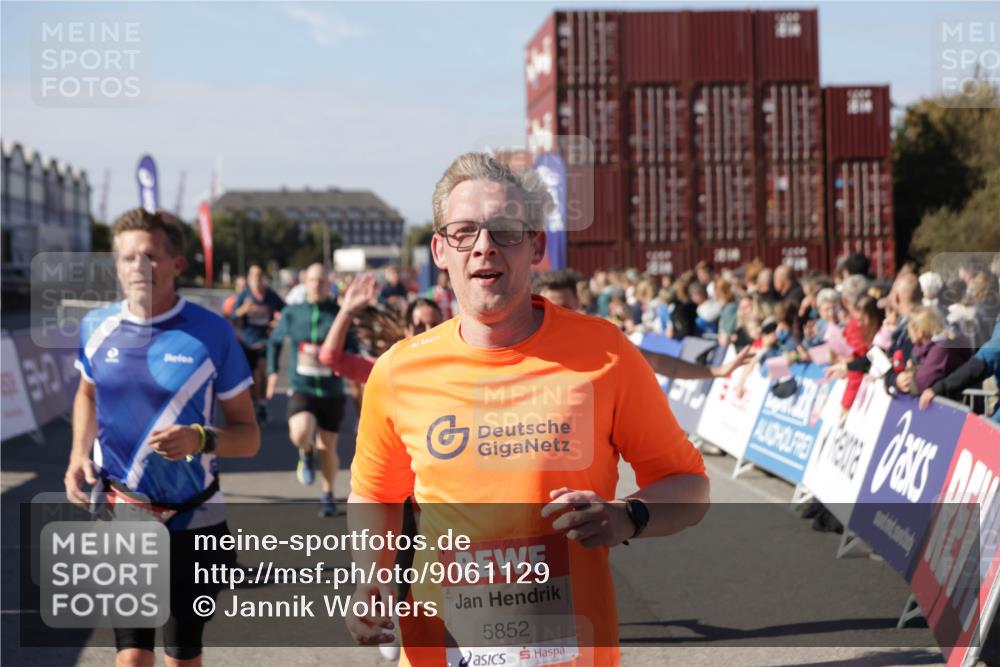 03.10.2025 - Köhlbrandbrückenlauf Jannik Wohlers http://msf.ph/oto/9061129 03.10.2025 13:13:17 Ziel 4191, 4193, 4223, 4373, 4463, 4513, 4583, 4853, 5025, 5034, 5204, 5261, 5678, 5852, 6393, 6725, 6742, 6755, 6788, 6789, 6818 meine-sportfotos.de