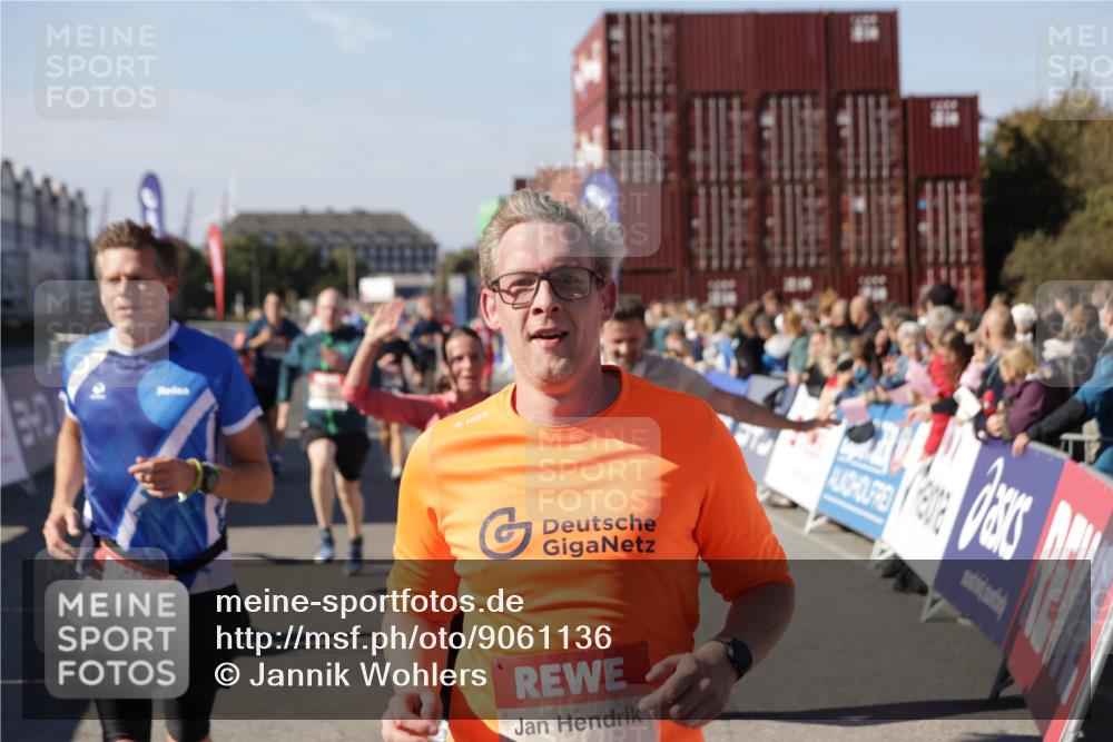 03.10.2025 - Köhlbrandbrückenlauf Jannik Wohlers http://msf.ph/oto/9061136 03.10.2025 13:13:17 Ziel 4191, 4193, 4223, 4373, 4463, 4513, 4583, 4853, 5025, 5034, 5204, 5261, 5678, 5852, 6393, 6725, 6742, 6755, 6788, 6789, 6818 meine-sportfotos.de