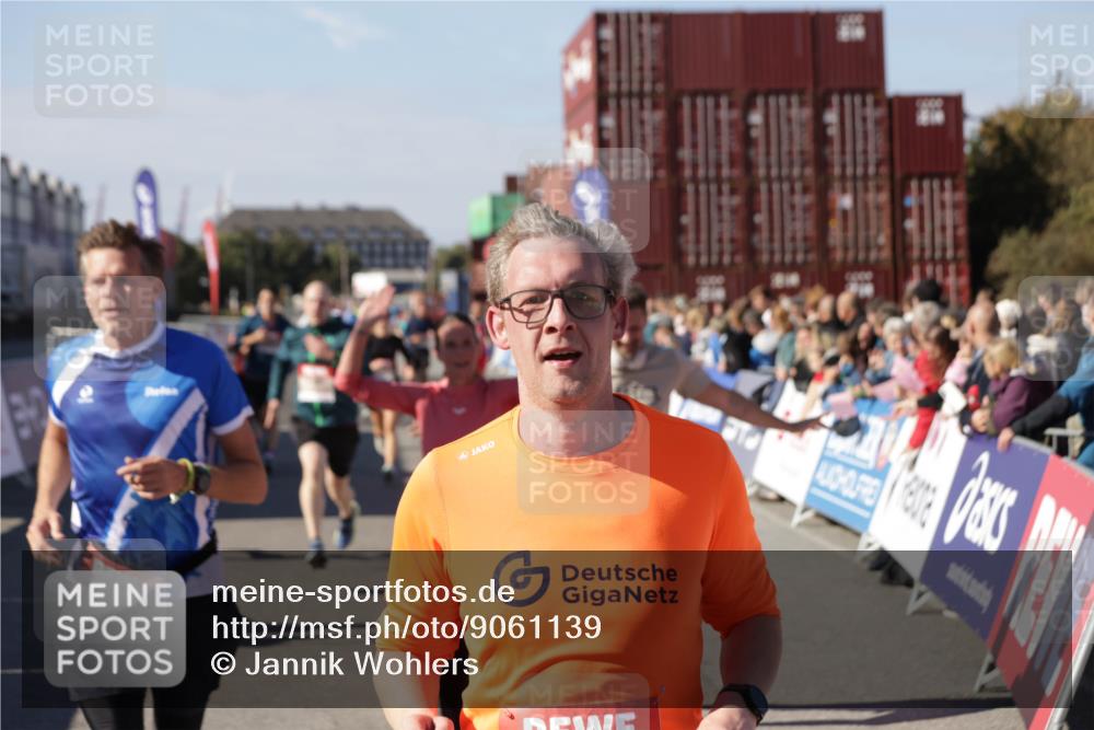 03.10.2025 - Köhlbrandbrückenlauf Jannik Wohlers http://msf.ph/oto/9061139 03.10.2025 13:13:17 Ziel 4191, 4193, 4223, 4373, 4463, 4513, 4583, 4853, 5025, 5034, 5204, 5261, 5678, 5852, 6393, 6725, 6742, 6755, 6788, 6789, 6818 meine-sportfotos.de
