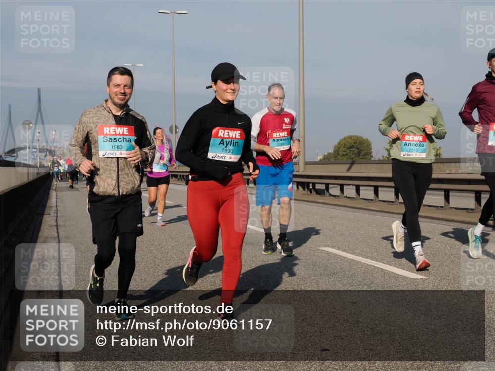 03.10.2025 - Köhlbrandbrückenlauf Fabian Wolf http://msf.ph/oto/9061157 03.10.2025 10:05:34 Position 3 10, 1983, 1990, 3088, 2310 meine-sportfotos.de