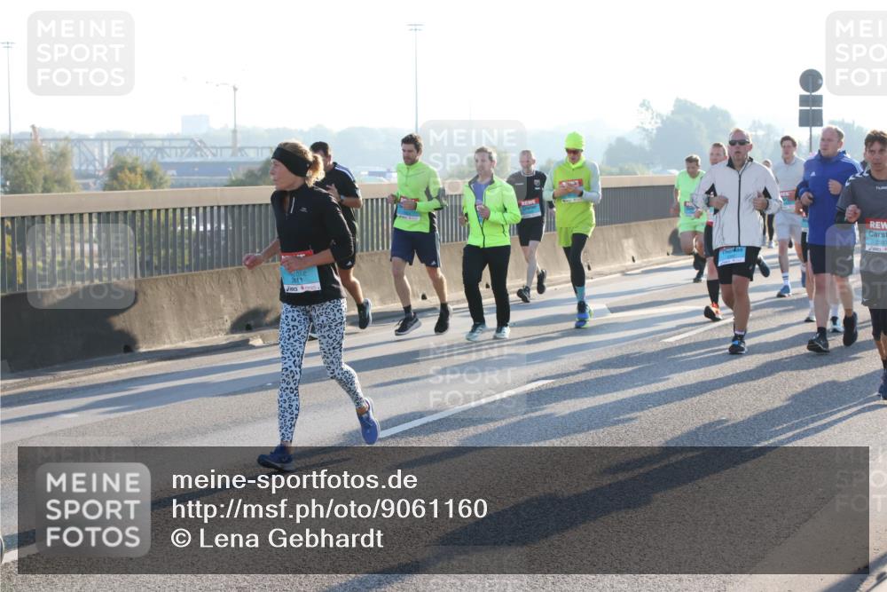 03.10.2025 - Köhlbrandbrückenlauf Lena Gebhardt http://msf.ph/oto/9061160 03.10.2025 09:19:38 Position 1 3811, 2587 meine-sportfotos.de