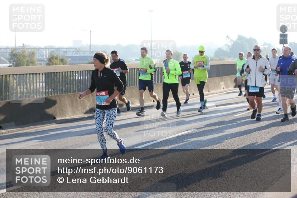 03.10.2025 - Köhlbrandbrückenlauf Lena Gebhardt http://msf.ph/oto/9061173 03.10.2025 09:19:38 Position 1 3811 meine-sportfotos.de