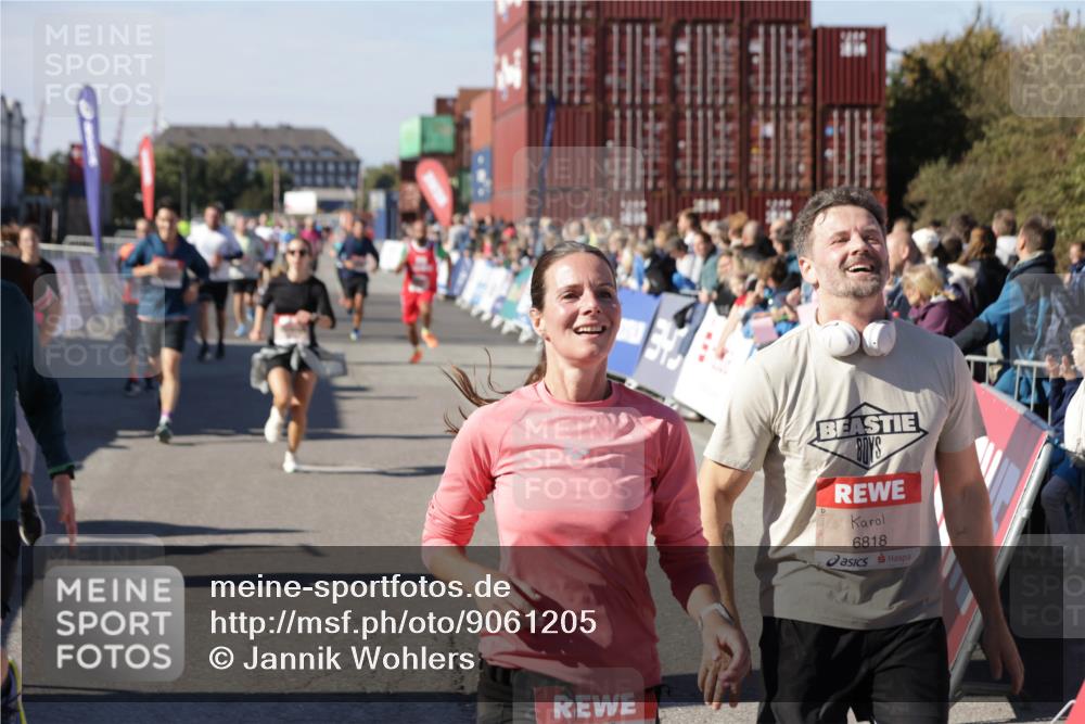 03.10.2025 - Köhlbrandbrückenlauf Jannik Wohlers http://msf.ph/oto/9061205 03.10.2025 13:13:18 Ziel 4191, 4193, 4223, 4373, 4463, 4513, 4583, 4853, 5025, 5034, 5204, 5261, 5358, 5678, 5852, 6393, 6725, 6755, 6788, 6789, 6818 meine-sportfotos.de