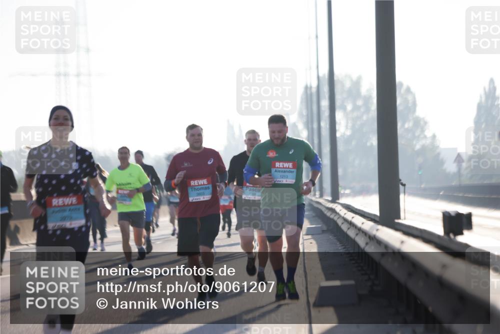 03.10.2025 - Köhlbrandbrückenlauf Jannik Wohlers http://msf.ph/oto/9061207 03.10.2025 09:15:02 Position 3 2819, 3603, 1504, 1213 meine-sportfotos.de