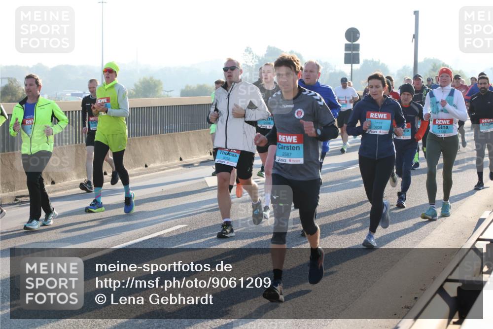 03.10.2025 - Köhlbrandbrückenlauf Lena Gebhardt http://msf.ph/oto/9061209 03.10.2025 09:19:39 Position 1 1730, 3838, 3392, 2698, 2587 meine-sportfotos.de