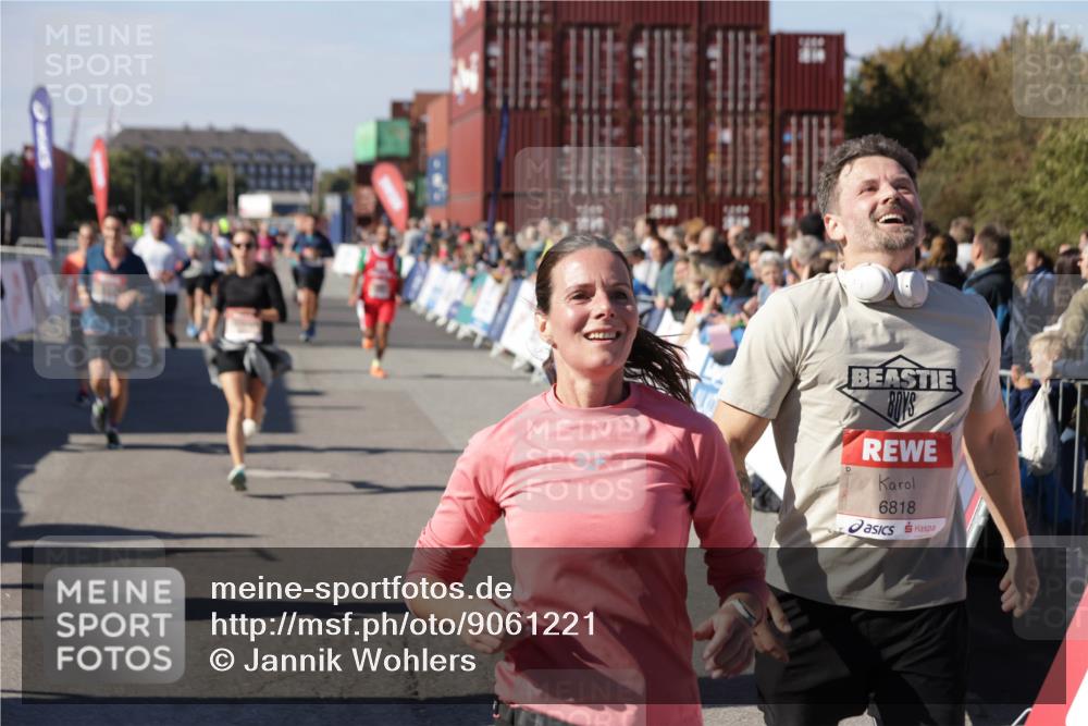 03.10.2025 - Köhlbrandbrückenlauf Jannik Wohlers http://msf.ph/oto/9061221 03.10.2025 13:13:18 Ziel 4191, 4193, 4223, 4373, 4463, 4513, 4583, 4853, 5025, 5034, 5204, 5261, 5358, 5678, 5852, 6393, 6725, 6755, 6788, 6789, 6818 meine-sportfotos.de