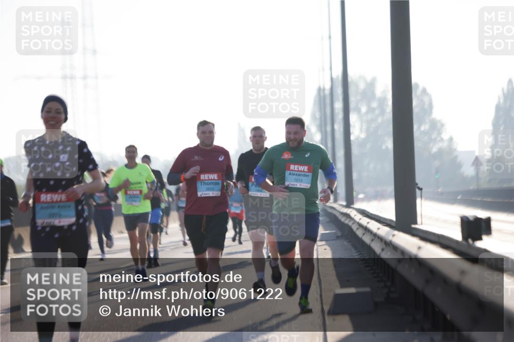 03.10.2025 - Köhlbrandbrückenlauf Jannik Wohlers http://msf.ph/oto/9061222 03.10.2025 09:15:02 Position 3 2819, 3603, 1213 meine-sportfotos.de