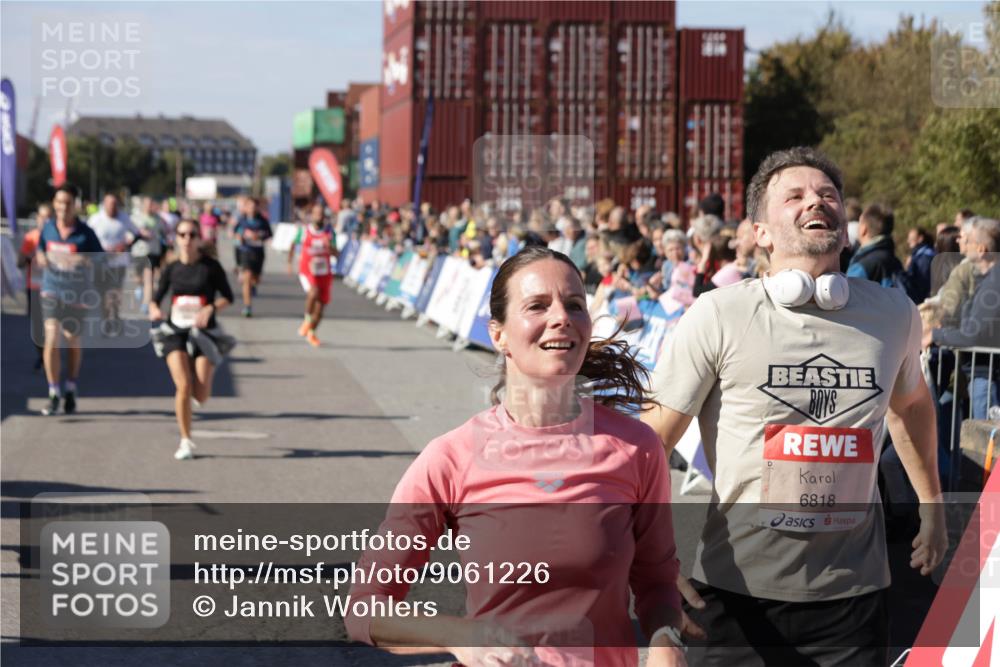 03.10.2025 - Köhlbrandbrückenlauf Jannik Wohlers http://msf.ph/oto/9061226 03.10.2025 13:13:18 Ziel 4191, 4193, 4223, 4373, 4463, 4513, 4583, 4853, 5025, 5034, 5204, 5261, 5358, 5678, 5852, 6393, 6725, 6755, 6788, 6789, 6818 meine-sportfotos.de