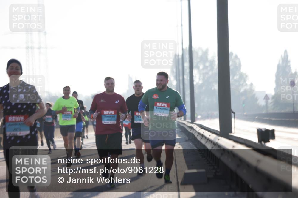 03.10.2025 - Köhlbrandbrückenlauf Jannik Wohlers http://msf.ph/oto/9061228 03.10.2025 09:15:02 Position 3 3603, 150, 2819, 1213 meine-sportfotos.de