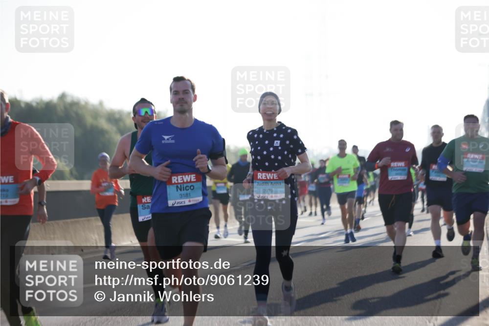 03.10.2025 - Köhlbrandbrückenlauf Jannik Wohlers http://msf.ph/oto/9061239 03.10.2025 09:15:03 Position 3 719, 3181, 2979 meine-sportfotos.de