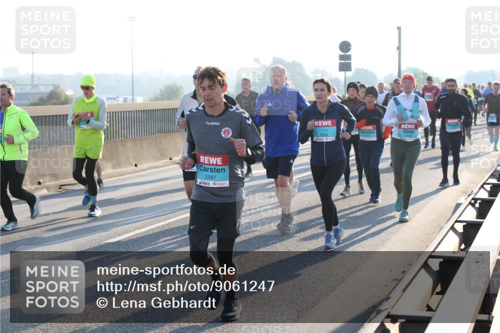 03.10.2025 - Köhlbrandbrückenlauf Lena Gebhardt http://msf.ph/oto/9061247 03.10.2025 09:19:40 Position 1 2587, 3838, 1730 meine-sportfotos.de