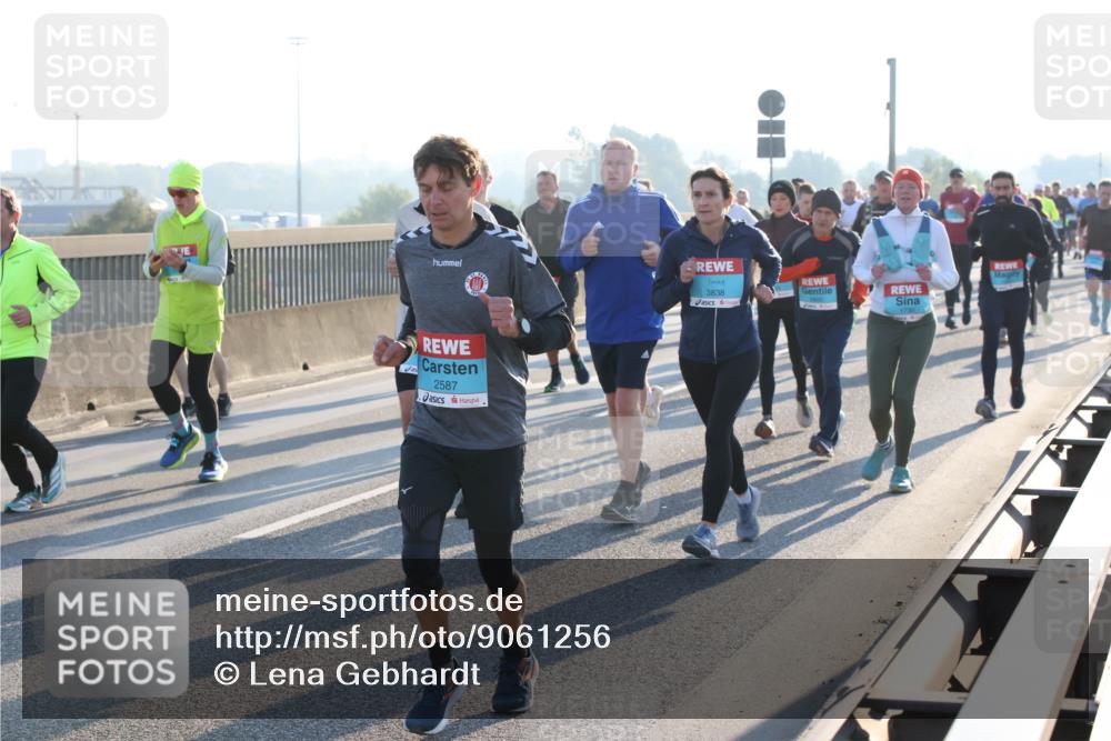03.10.2025 - Köhlbrandbrückenlauf Lena Gebhardt http://msf.ph/oto/9061256 03.10.2025 09:19:40 Position 1 2587, 3838, 1730 meine-sportfotos.de