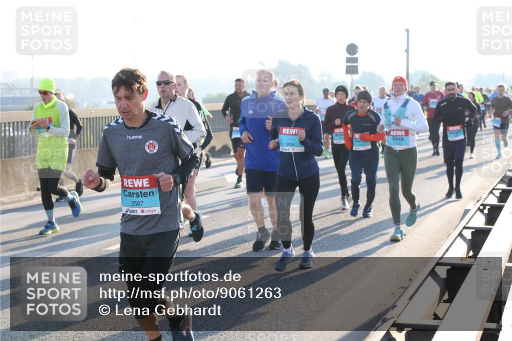 03.10.2025 - Köhlbrandbrückenlauf Lena Gebhardt http://msf.ph/oto/9061263 03.10.2025 09:19:40 Position 1 2587, 3838, 1730 meine-sportfotos.de