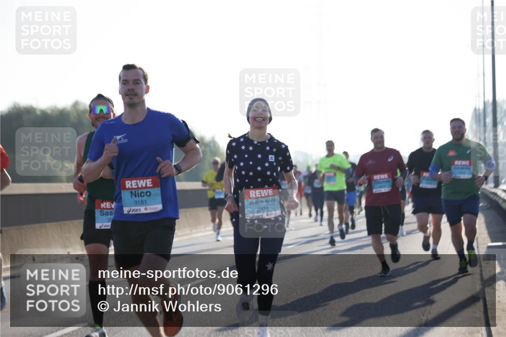 03.10.2025 - Köhlbrandbrückenlauf Jannik Wohlers http://msf.ph/oto/9061296 03.10.2025 09:15:03 Position 3 3181, 32, 2979 meine-sportfotos.de