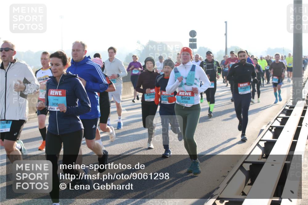 03.10.2025 - Köhlbrandbrückenlauf Lena Gebhardt http://msf.ph/oto/9061298 03.10.2025 09:19:41 Position 1 3392, 3838, 3409, 280, 1730 meine-sportfotos.de