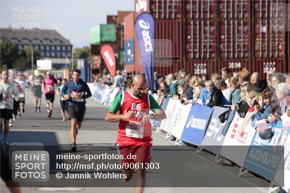 03.10.2025 - Köhlbrandbrückenlauf Jannik Wohlers http://msf.ph/oto/9061303 03.10.2025 13:13:21 Ziel 4191, 4223, 4373, 4383, 4463, 4513, 4583, 4853, 5025, 5034, 5204, 5261, 5358, 5678, 5852, 6725, 6788, 6789, 6818 meine-sportfotos.de