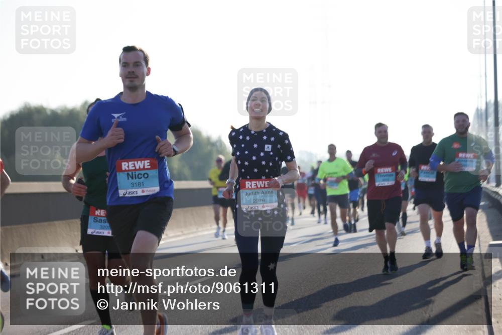 03.10.2025 - Köhlbrandbrückenlauf Jannik Wohlers http://msf.ph/oto/9061311 03.10.2025 09:15:03 Position 3 3205, 3181, 2979 meine-sportfotos.de
