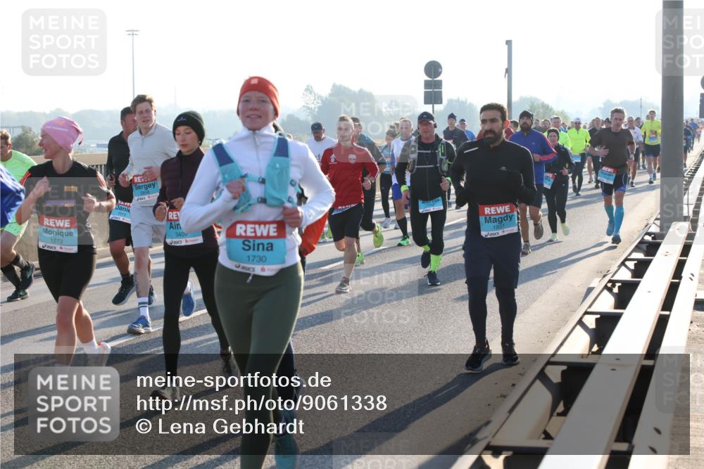 03.10.2025 - Köhlbrandbrückenlauf Lena Gebhardt http://msf.ph/oto/9061338 03.10.2025 09:19:42 Position 1 1272, 1015, 2858, 3409, 1730, 1931 meine-sportfotos.de