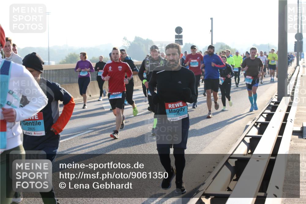 03.10.2025 - Köhlbrandbrückenlauf Lena Gebhardt http://msf.ph/oto/9061350 03.10.2025 09:19:42 Position 1 2805, 1931 meine-sportfotos.de
