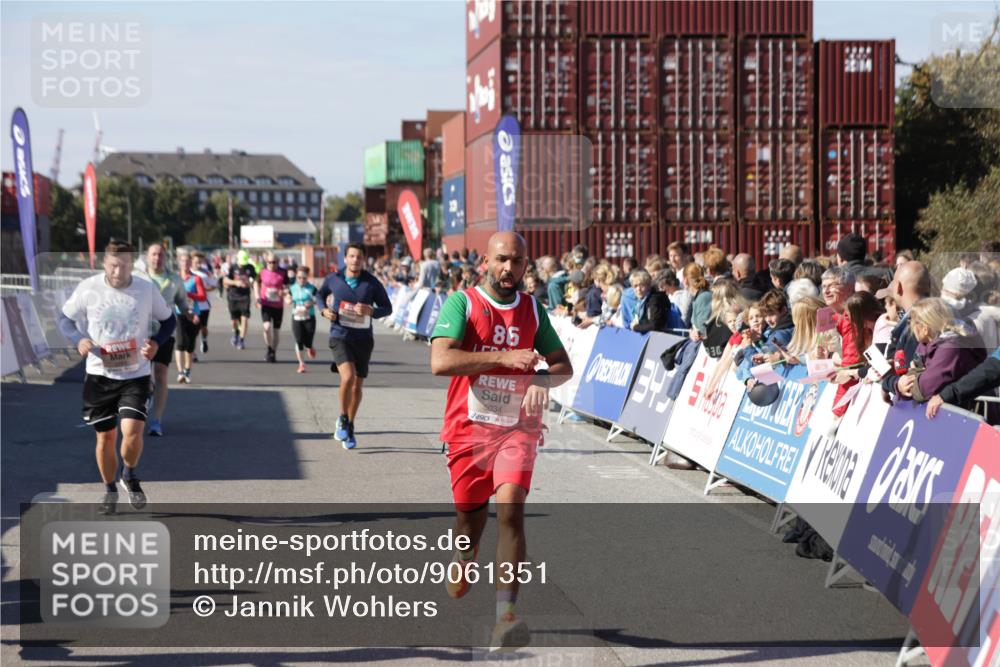 03.10.2025 - Köhlbrandbrückenlauf Jannik Wohlers http://msf.ph/oto/9061351 03.10.2025 13:13:21 Ziel 4191, 4223, 4373, 4383, 4463, 4513, 4583, 4853, 5025, 5034, 5204, 5261, 5358, 5678, 5852, 6725, 6788, 6789, 6818 meine-sportfotos.de