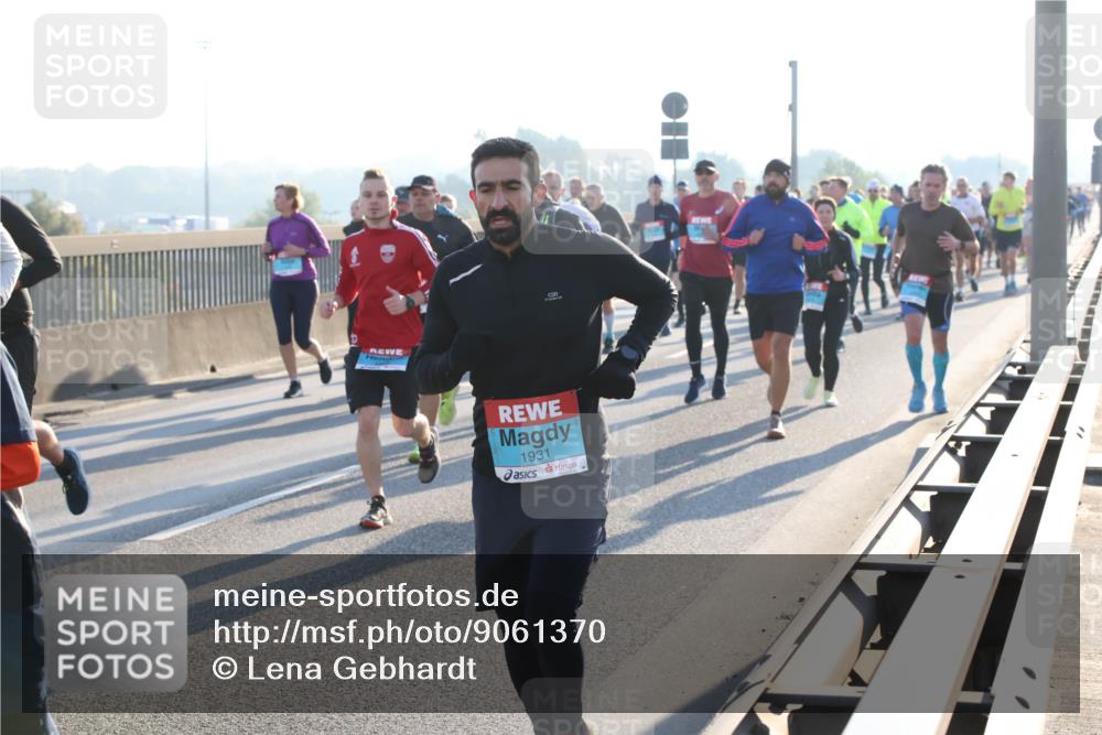 03.10.2025 - Köhlbrandbrückenlauf Lena Gebhardt http://msf.ph/oto/9061370 03.10.2025 09:19:43 Position 1 1931 meine-sportfotos.de