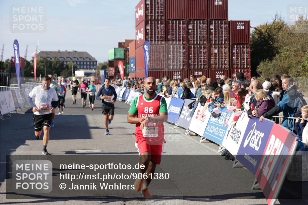 03.10.2025 - Köhlbrandbrückenlauf Jannik Wohlers http://msf.ph/oto/9061380 03.10.2025 13:13:21 Ziel 4191, 4223, 4373, 4383, 4463, 4513, 4583, 4853, 5025, 5034, 5204, 5261, 5358, 5678, 5852, 6725, 6788, 6789, 6818 meine-sportfotos.de