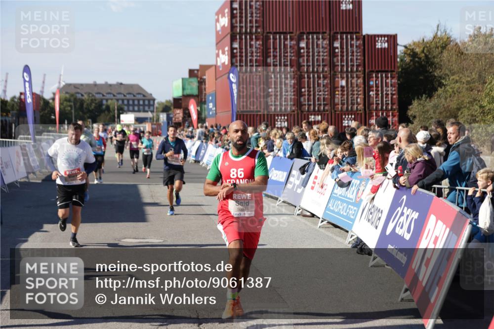 03.10.2025 - Köhlbrandbrückenlauf Jannik Wohlers http://msf.ph/oto/9061387 03.10.2025 13:13:22 Ziel 4191, 4223, 4324, 4373, 4383, 4448, 4463, 4513, 4583, 4853, 5025, 5034, 5204, 5261, 5358, 5678, 5852, 6788, 6789, 6818 meine-sportfotos.de