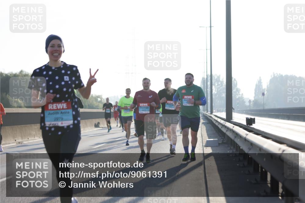 03.10.2025 - Köhlbrandbrückenlauf Jannik Wohlers http://msf.ph/oto/9061391 03.10.2025 09:15:04 Position 3 2979, 1504, 121 meine-sportfotos.de