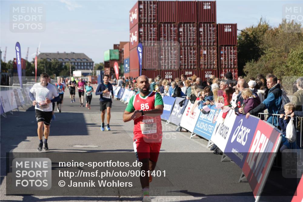 03.10.2025 - Köhlbrandbrückenlauf Jannik Wohlers http://msf.ph/oto/9061401 03.10.2025 13:13:22 Ziel 4191, 4223, 4324, 4373, 4383, 4448, 4463, 4513, 4583, 4853, 5025, 5034, 5204, 5261, 5358, 5678, 5852, 6788, 6789, 6818 meine-sportfotos.de