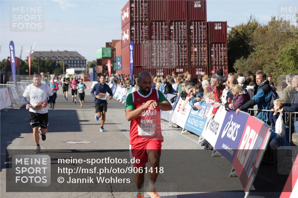 03.10.2025 - Köhlbrandbrückenlauf Jannik Wohlers http://msf.ph/oto/9061418 03.10.2025 13:13:22 Ziel 4191, 4223, 4324, 4373, 4383, 4448, 4463, 4513, 4583, 4853, 5025, 5034, 5204, 5261, 5358, 5678, 5852, 6788, 6789, 6818 meine-sportfotos.de