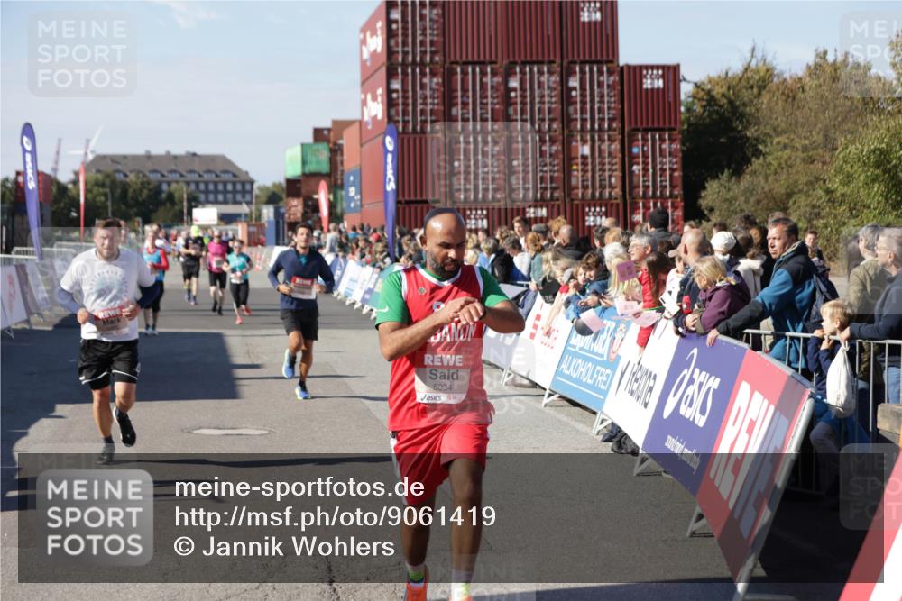 03.10.2025 - Köhlbrandbrückenlauf Jannik Wohlers http://msf.ph/oto/9061419 03.10.2025 13:13:22 Ziel 4191, 4223, 4324, 4373, 4383, 4448, 4463, 4513, 4583, 4853, 5025, 5034, 5204, 5261, 5358, 5678, 5852, 6788, 6789, 6818 meine-sportfotos.de