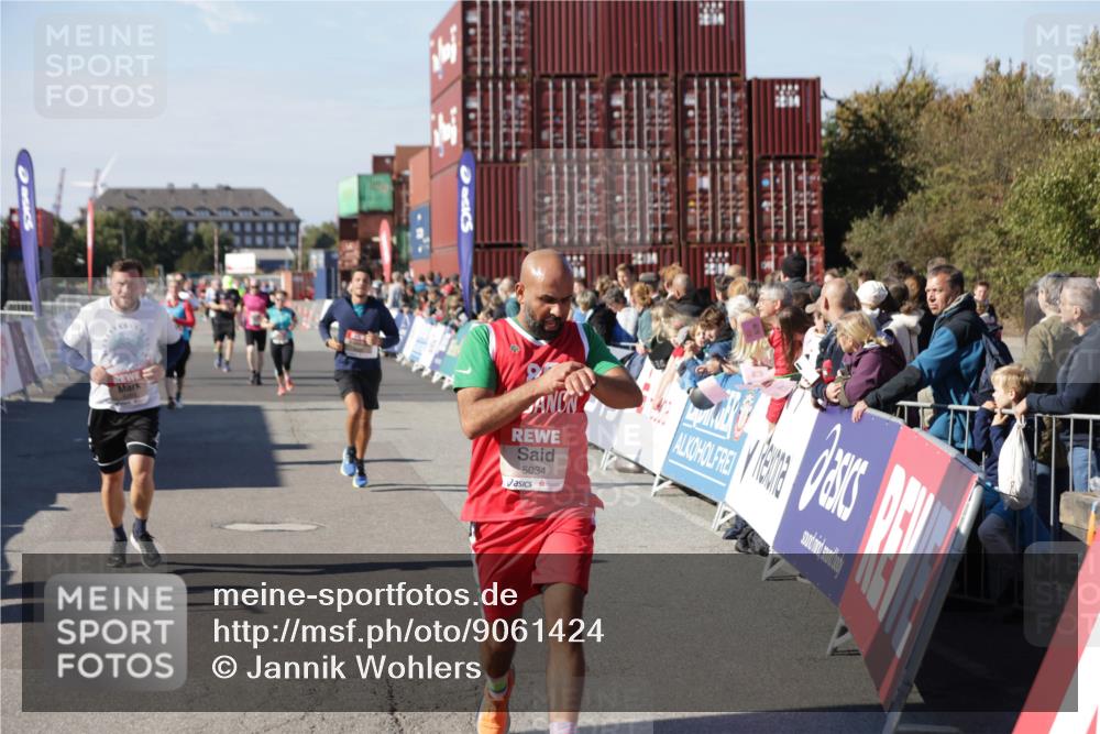 03.10.2025 - Köhlbrandbrückenlauf Jannik Wohlers http://msf.ph/oto/9061424 03.10.2025 13:13:22 Ziel 4191, 4223, 4324, 4373, 4383, 4448, 4463, 4513, 4583, 4853, 5025, 5034, 5204, 5261, 5358, 5678, 5852, 6788, 6789, 6818 meine-sportfotos.de