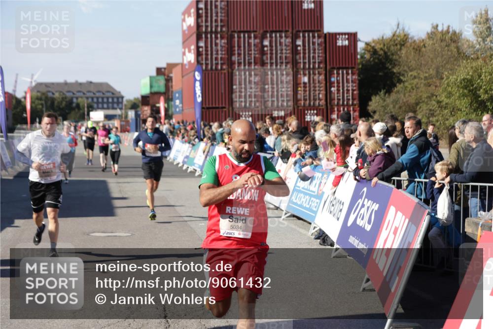 03.10.2025 - Köhlbrandbrückenlauf Jannik Wohlers http://msf.ph/oto/9061432 03.10.2025 13:13:22 Ziel 4191, 4223, 4324, 4373, 4383, 4448, 4463, 4513, 4583, 4853, 5025, 5034, 5204, 5261, 5358, 5678, 5852, 6788, 6789, 6818 meine-sportfotos.de
