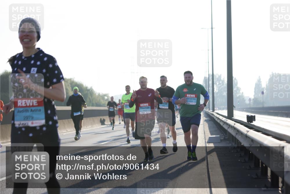 03.10.2025 - Köhlbrandbrückenlauf Jannik Wohlers http://msf.ph/oto/9061434 03.10.2025 09:15:05 Position 3 2979, 3603, 1213 meine-sportfotos.de