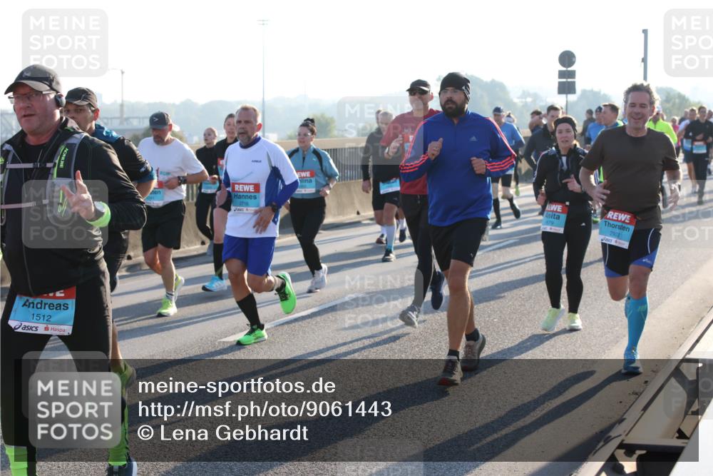 03.10.2025 - Köhlbrandbrückenlauf Lena Gebhardt http://msf.ph/oto/9061443 03.10.2025 09:19:45 Position 1 1512, 2716, 2903, 679 meine-sportfotos.de