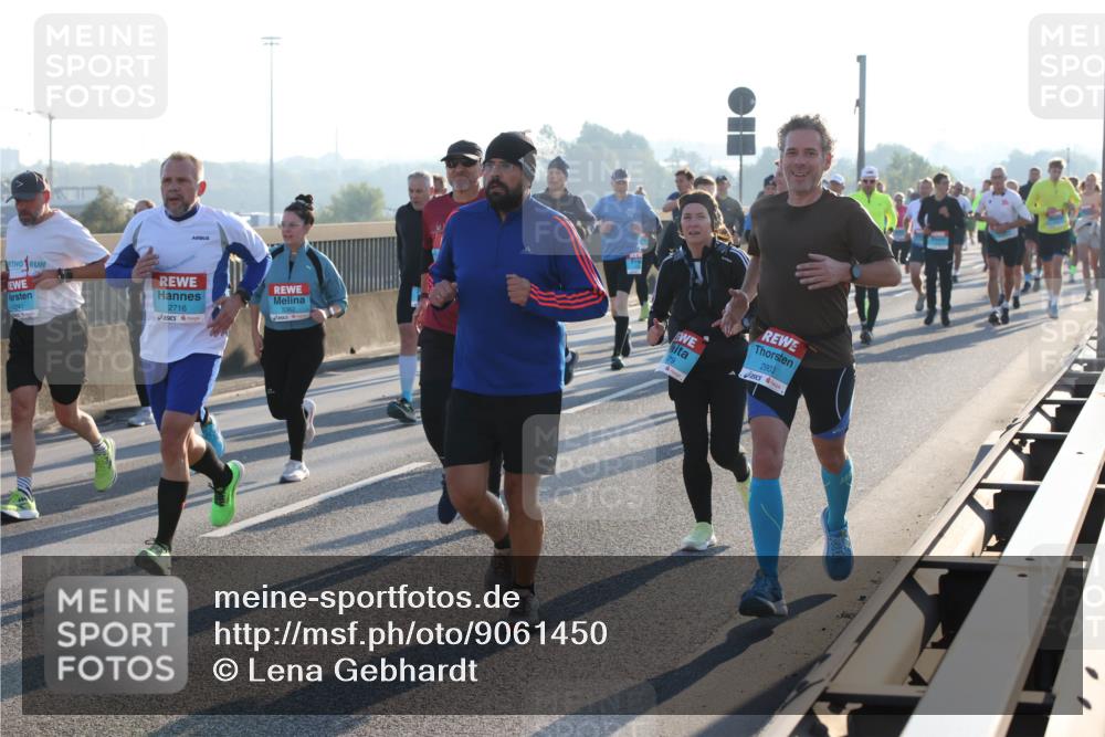 03.10.2025 - Köhlbrandbrückenlauf Lena Gebhardt http://msf.ph/oto/9061450 03.10.2025 09:19:45 Position 1 341, 2716, 2903 meine-sportfotos.de